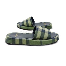 Burberry Flip-flops Green